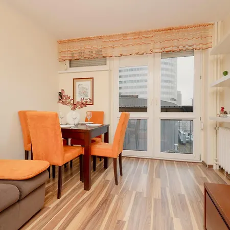 Bright & Cozy In The City Center By Renters Appartement Varsovie