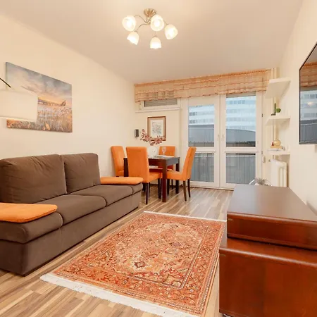 Bright & Cozy In The Center By Renters