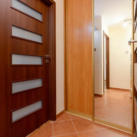 Апартаменты Bright & Cozy In The City Center By Renters *