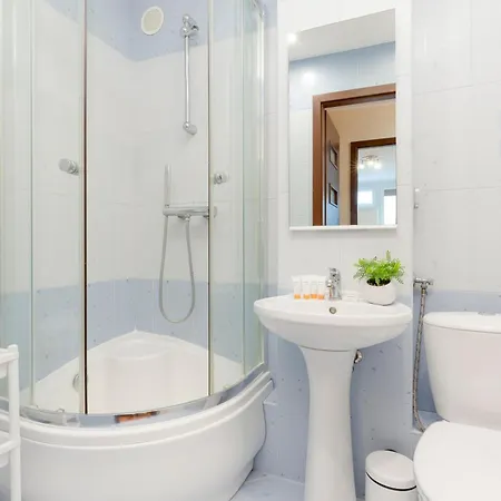 Bright & Cozy In The City Center By Renters Appartamento *
